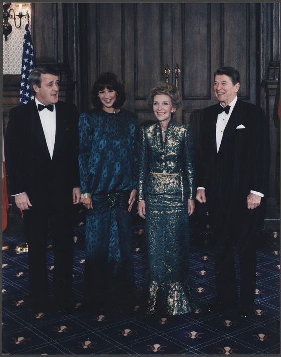 Photograph_of_The_Reagans_and_Mulroneys_in_Quebec,_Canada_-_NARA_-_198561_调整大小